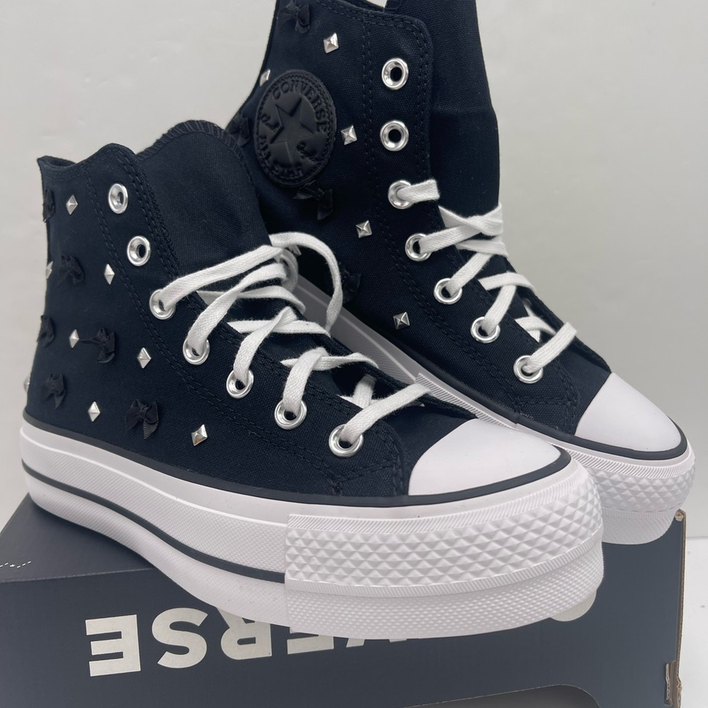 Converse WMNS Black High-Top
CTAS LIFT HI
BLACK/SILVER/WHITE Platform Sneakers - Picture 4 of 15